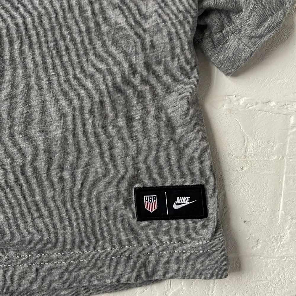 Nike - Picture 3 of 3